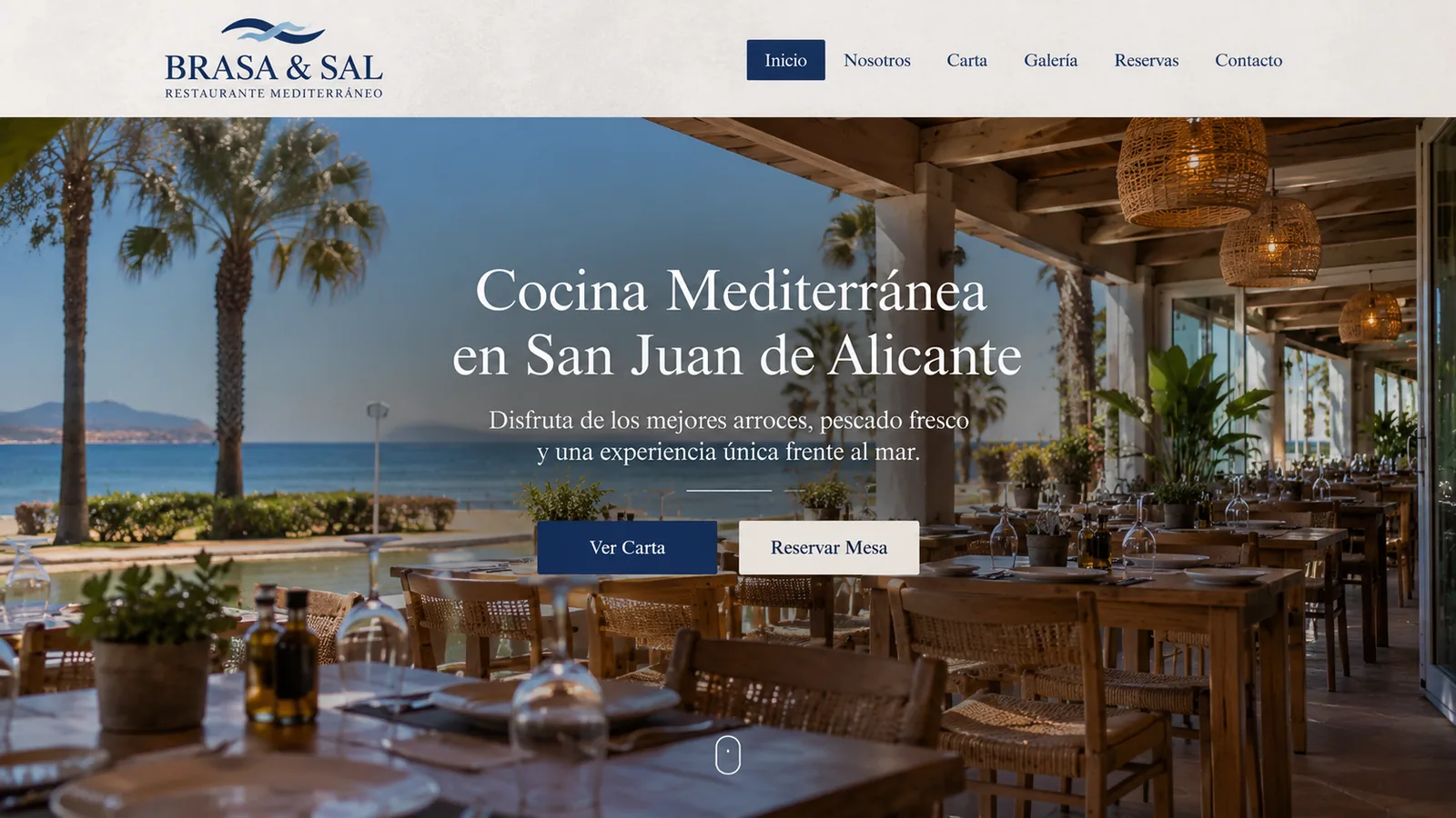 Antes: plantilla básica de WordPress para un restaurante mediterráneo, con menú estándar, foto de terraza a pantalla completa y titular centrado en tipografía genérica